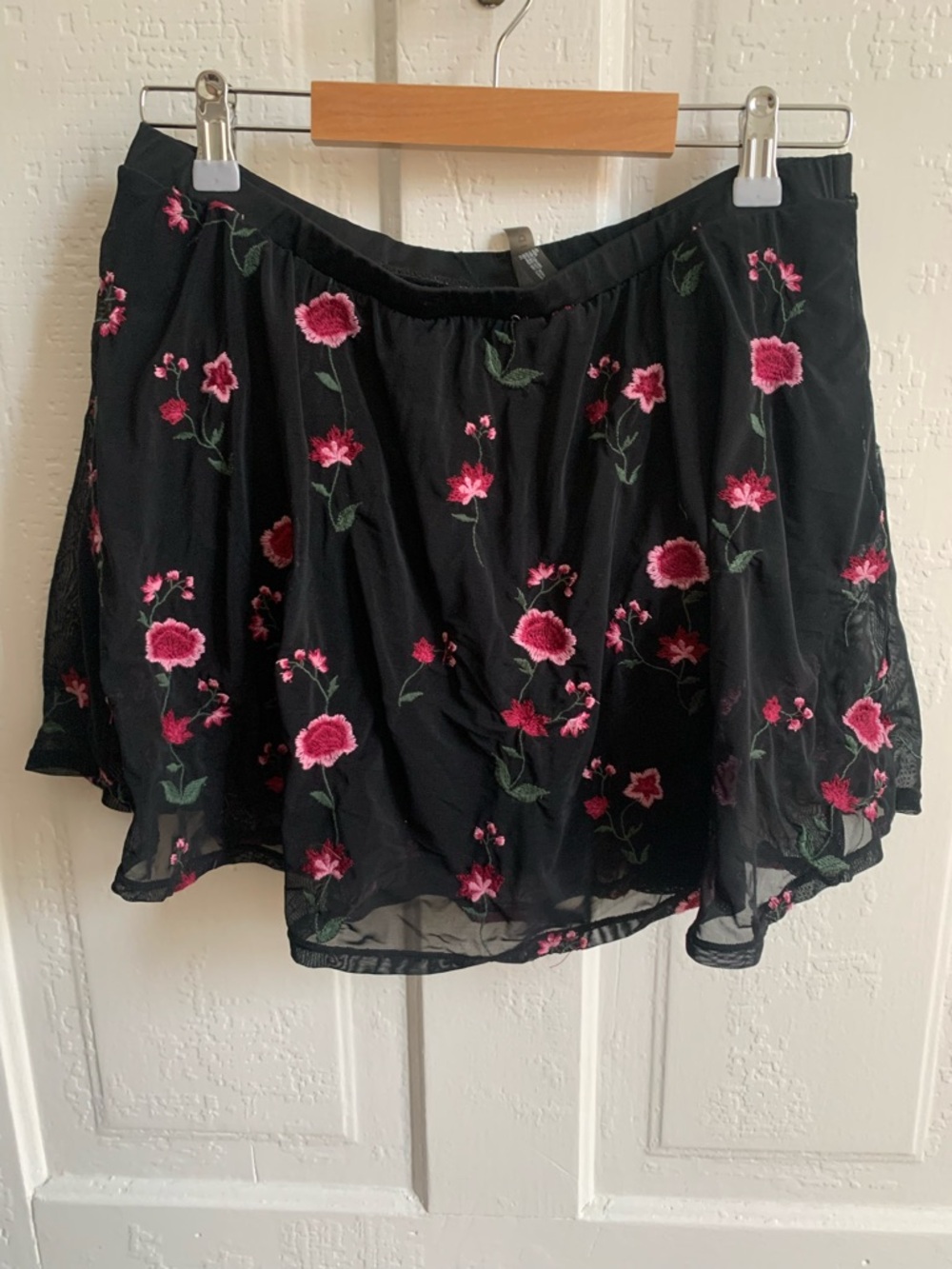 Beautiful Floral Black Mesh Torrid Swim Skirt Size 1
